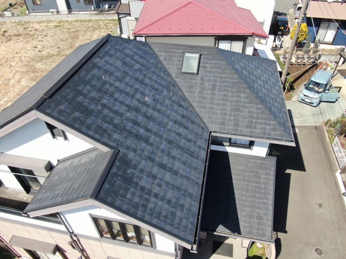 耐久性と耐熱性を兼ね備えた軽量屋根を